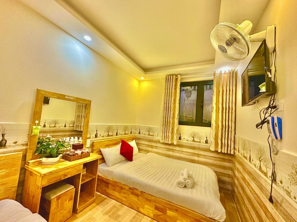 Hotel Khach San Minh Ha Da Lat Esterno foto
