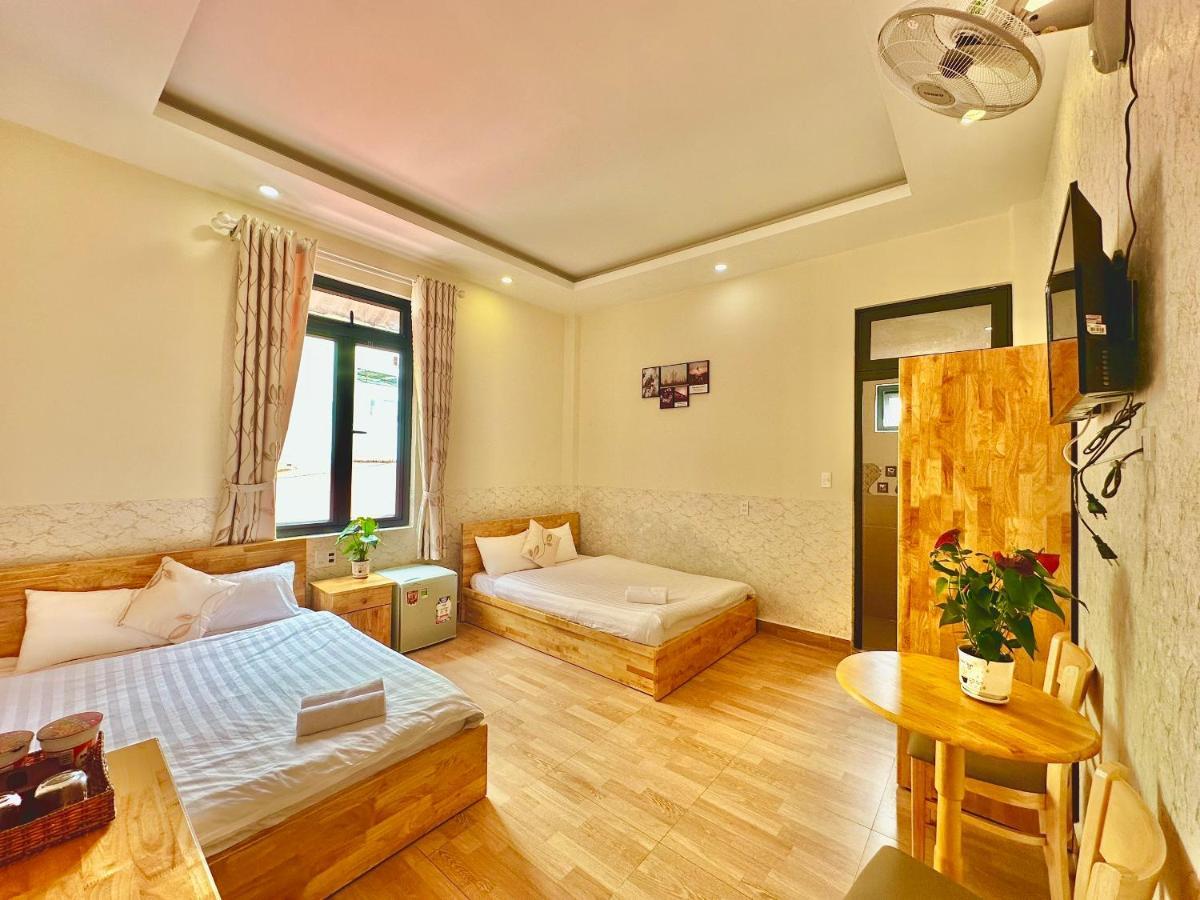 Hotel Khach San Minh Ha Da Lat Esterno foto