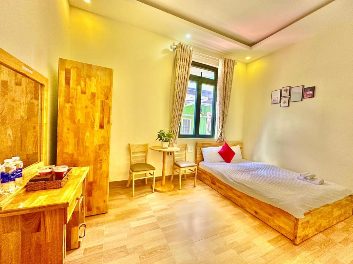 Hotel Khach San Minh Ha Da Lat Esterno foto