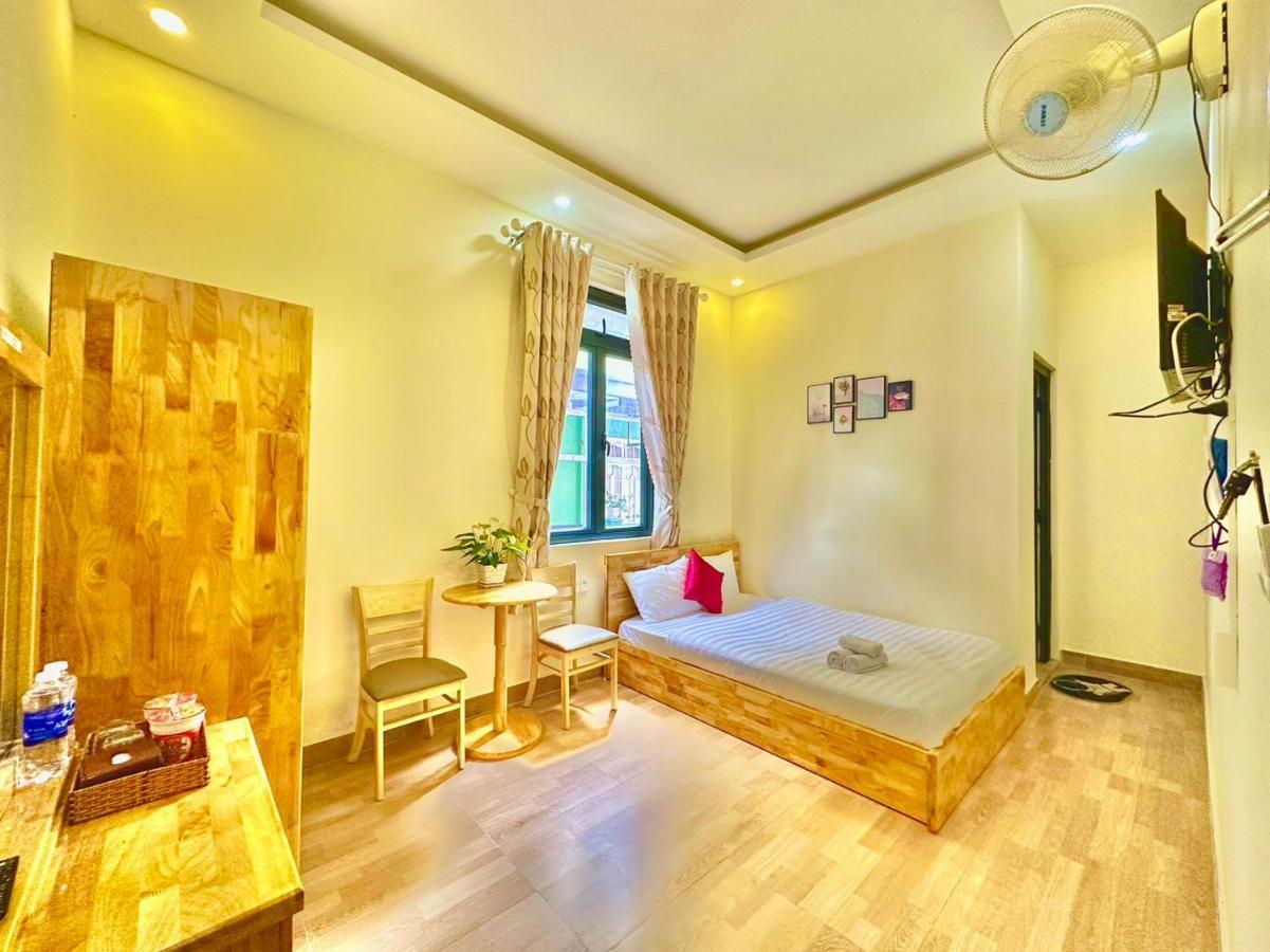 Hotel Khach San Minh Ha Da Lat Esterno foto